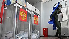 V Rusku začaly třídenní parlamentní volby. Na snímku volební místnost v Rostovu...