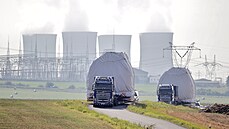 Nadměrný náklad mířící do jaderné elektrárny ve Velké Británii jakoby...