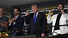 Americký exprezident Donald Trump pi boxerské exhibici Evander Holyfield vs....