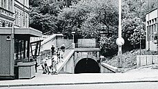 Vstup do tunel na projektu z roku 1953 a v 80. letech