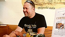 Miloslav Vavá�ek p�inesl na povídání do �eskobud�jovické pivnice Masné krámy...