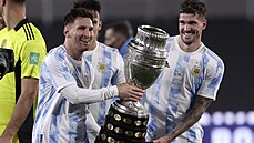 Lionel Messi a jeho argentintí spoluhrái si po utkání s Bolívií zapózovali s...
