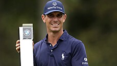Billy Horschel s trofejí pro vít�ze.