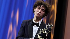 Filippo Scotti dostal v Benátkách cenu pro mladého herce