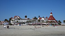 Coronado Hotel se m��e pochlubit celou �adou prominentních host�: 7. 4. 1920...