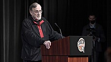 Rick Adelman p�i svém vstupu do Basketbalové Sín� slávy ve Springfieldu