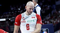 Polský volejbalista Bartosz Kurek v evropském čtvrtfinále
