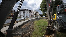 Místo v centru �elezné Rudy, kde stála d�ev�ná cukrárna. (26. 8. 2021)