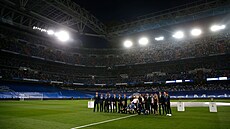 Zástupci Realu Madrid a jejich rodiny vzdávají hold bývalému prezidentovi...