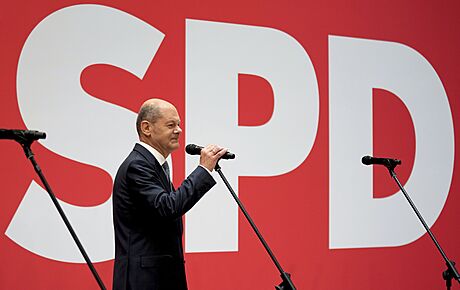 Volební lídr SPD Olaf Scholz na povolební tiskové konferenci (27. záí 2021)