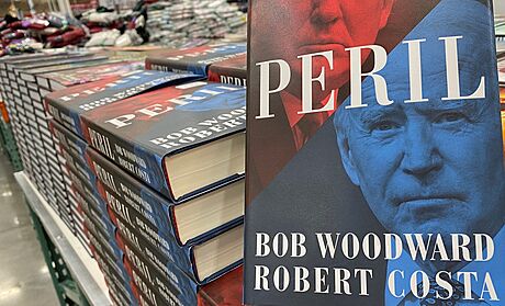 Nová kniha Peril (Nebezpeí) je ve Spojených státech v prodeji od úterý.