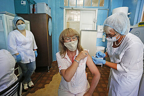 Okování vakcínou Sputnik v Doncku na Ukrajin (2. srpna 2021)