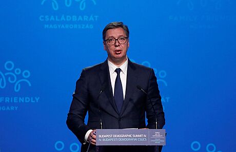 Srbský prezident Aleksandar Vui pi proslovu na demografickém summitu v...