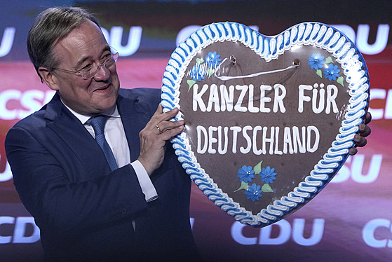 Kandidát z konzervativní unie CDU/CSU Armin Laschet v Mnichov formáln...