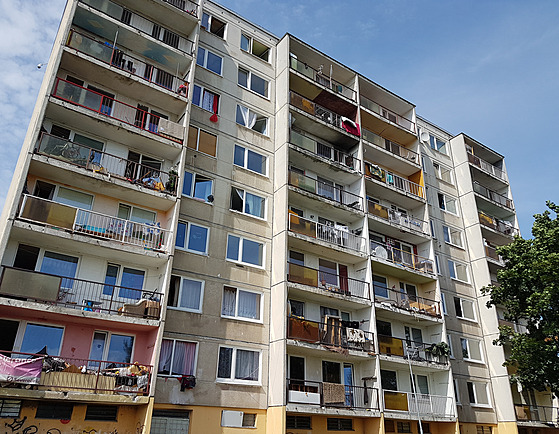 Panelový d�m na litvínovském sídli�ti Janov.