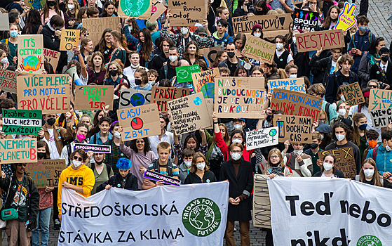 Klimatická stávka Fridays for Future. Stedokoláci opt opustili lavice a...