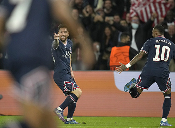 Lionel Messi se raduje z prvního gólu za Paris St. Germain v zápase Ligy mistr...
