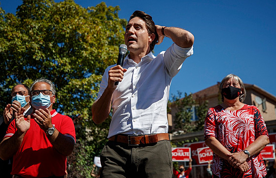Kanadský premiér Justin Trudeau na volebním meetingu. V Kanad zaaly pedasné...