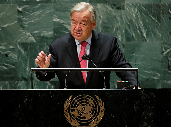 Generální tajemník OSN António Guterres mluví na  76. zasedání Valného...