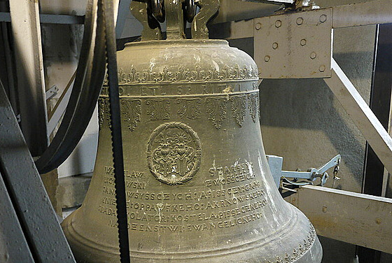 Zvon z roku 1649 odlitý v opavské díln zvonae Hanse Knaufa, který bude vrácen...