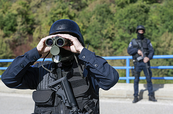 Kosovská policie na hranici se Srbskem (27. záí 2021)
