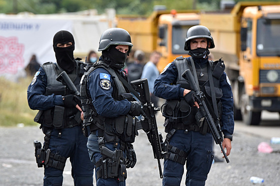 Policie na hranici mezi Kosovem a Srbskem (27. záí 2021)
