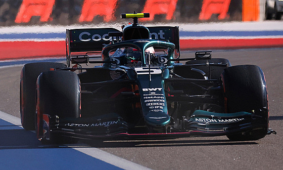Sebastian Vettel ze stáje Aston Martin patí ke kritikm narstajícího potu závod ve formuli 1.