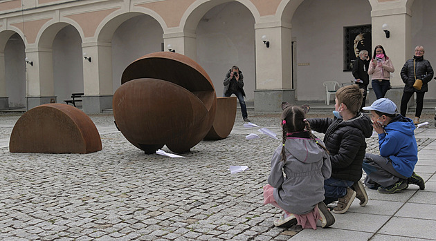 Dosud nevystavovaný Sukv Triptych se nachází pímo v atriu Horácké galerie. V...