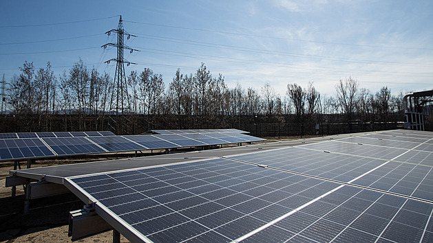 Soláry vedou k úspoře až poloviny nákladů na elektřinu. Pořízení stojí statisíce, ale pomohou štědré dotace