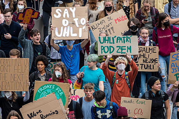 Prázdné sliby nezachrání lidi, míní mladí a opět demonstrují za klima
