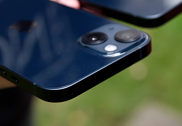 Nové iPhony jsou špičkou fotomobilů. Opět nestačí jen na Číňany