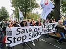 Lidé v Haagu vyli do ulic. Protestovaly proti covid pasm (25. záí 2021)
