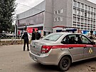 Neznámý lovk zaal stílet na Permské státní univerzit, informují ruské...
