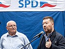 Tomio Okamura na pedvolební kampani SPD v Plzni, spolu s Janem Krkou...