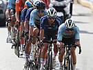 Remco Evenepoel táhne vedoucí skupinu na MS v silniní cyklistice 2021.