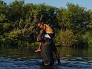 Haittí migranti se snaí dostat do Spojených stát pes eku Rio Grande, která...