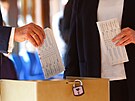 Kandidát Kesanskodemokratické unie (CDU) Armin Laschet pi hlasování odhalil,...