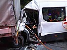 Nehoda dvou dodvek a nkladnho auta u Gruny si vydala est zrannch.