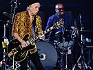 Keith Richards nový bubeník Steve Jordan na úvodním koncertu turné kapely...