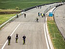 Lidé se podívali na tém dokonený úsek dálnice D11 mezi Smiicemi a Hradcem...