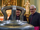 Mezi prvními, kdo nový zvon vidl, byl biskup Tomá Holub.