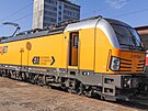 Lokomotiva Siemens Vectron spolenosti Regiojet v ele vlaku RJ 1012 eká v...