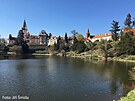 K zámku v Prhonicích u Prahy patí jedinený park, který je národní kulturní...