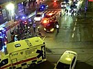 Nehoda automobilu a dvou chodc� na k�i�ovatce ulic Argentinsk� a Plyn�rn� v...