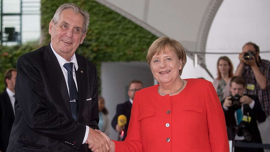 Nmecká kancléka Angela Merkelová se v Berlín setkala s eským prezidentem...