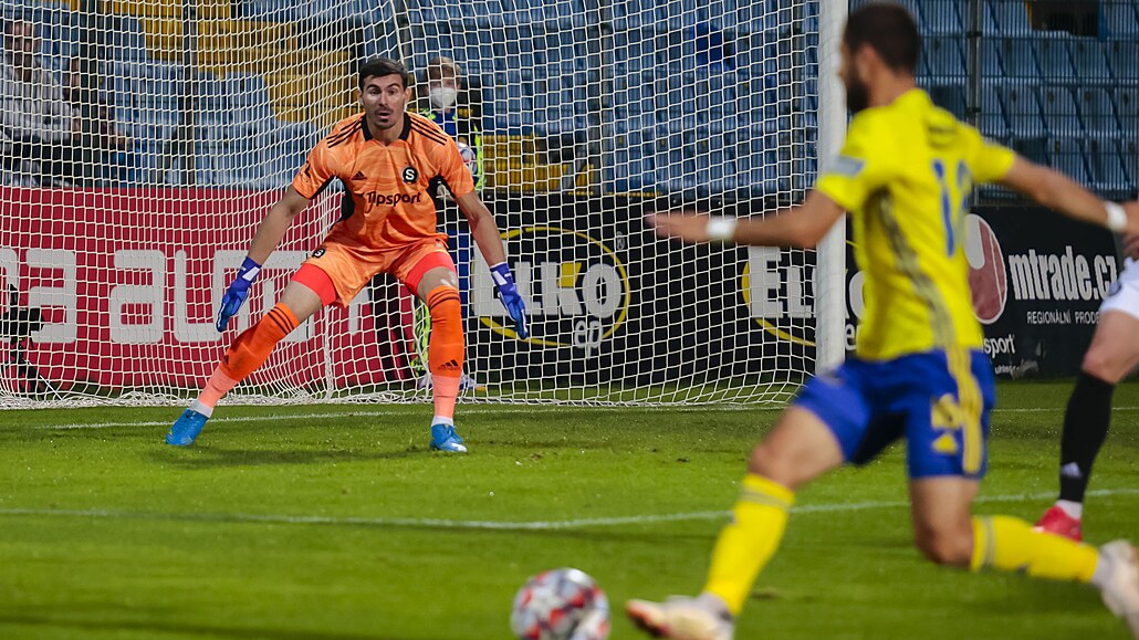 Zlín - Sparta 2:5, u čtyř branek vítězů byl Pešek, trefil se i Minčev
