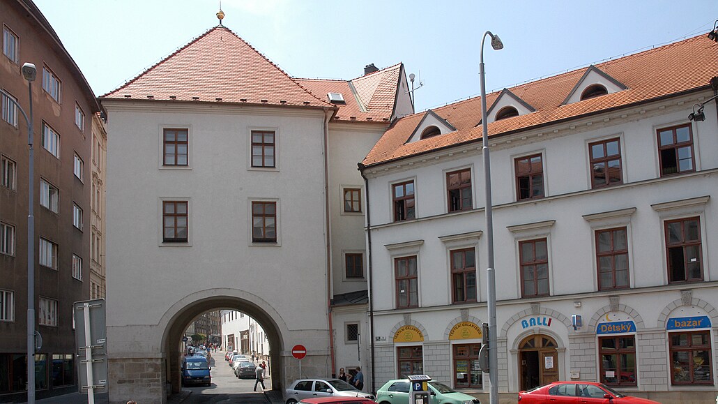 Počátky Měnínské brány se datují do 13. století, kdy byla součástí městských...