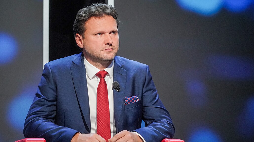 Pedseda Poslanecké snmovny z ANO Radek Vondráek v pedvolební debat na CNN...