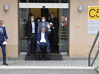 Prezident Miloš Zeman opouští Ústřední vojenskou nemocnici. (22. září 2021)