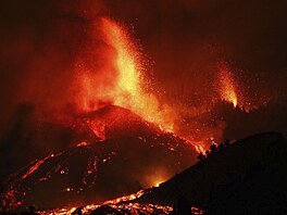 Na panlském ostrov La Palma na Kanárských ostrovech vybuchla sopka. (20....